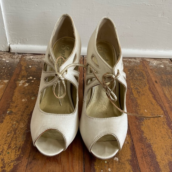 Seychelles I Do Ivory Fabric Heels - Picture 2 of 8